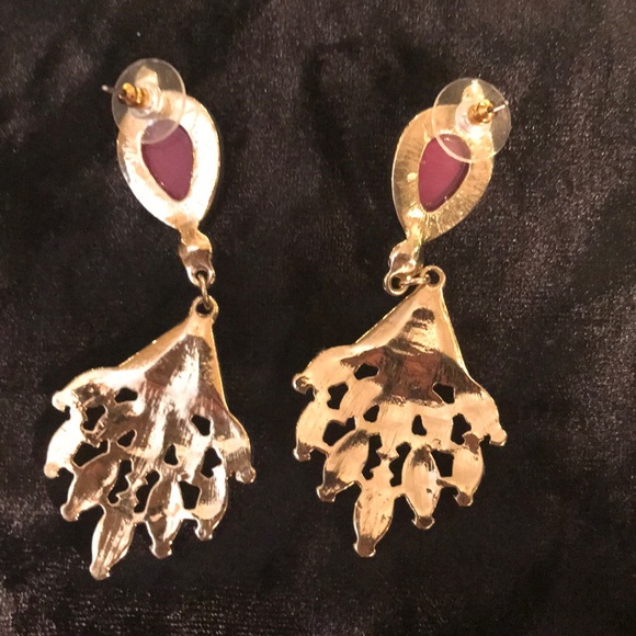 🌵Charming Charlie Maroon Dangle Earrings - Picture 2 of 2